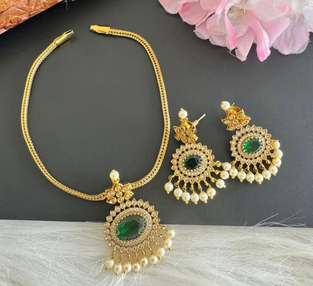 Matt Necklace With Earring Green Sn0235