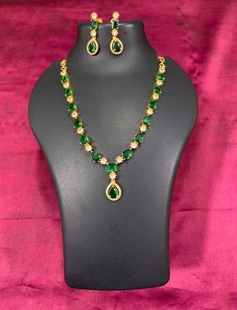 Ad Stone Oval Stone Neckace With Ear Ring Green With White An0045
