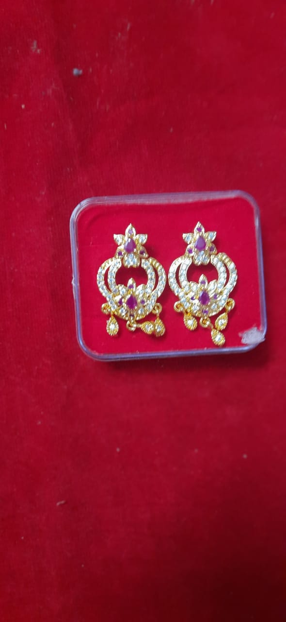 Design STone Ear Ring