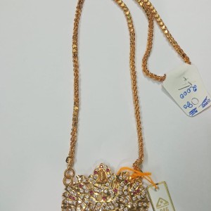 Sizzling Gold Covering Dollar Chain