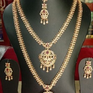Fashionable Aaram Necklace Set