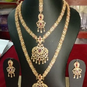Trendy Aaram Necklace Set